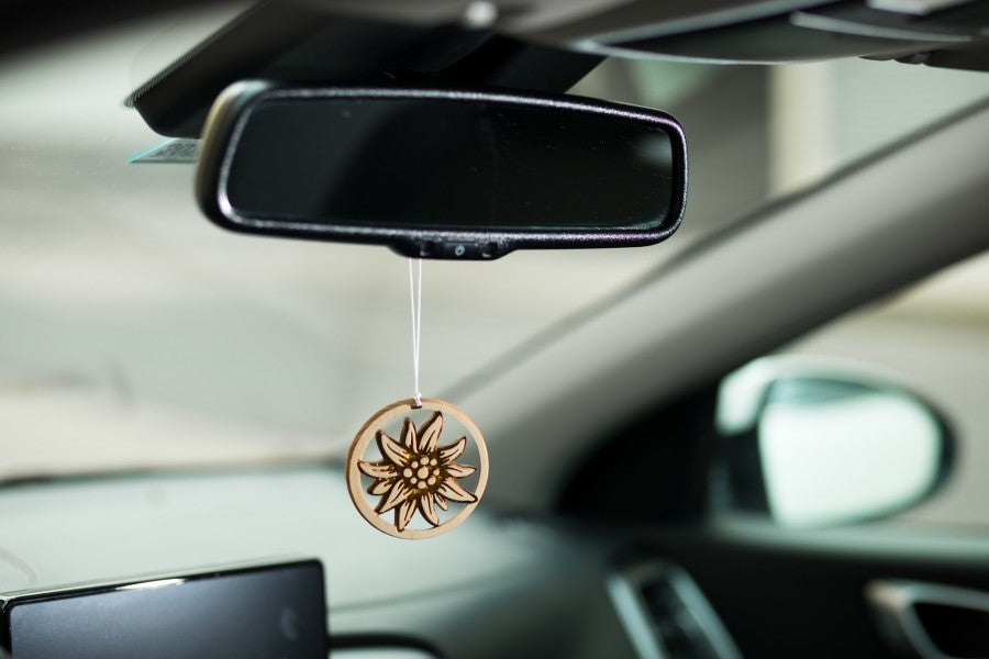 Natürlicher Autoduft aus Zirbe Edelweiß