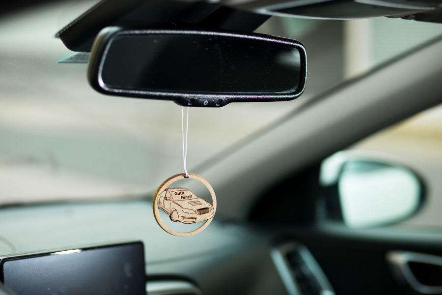 Natürlicher Autoduft aus Zirbe Gute Fahrt