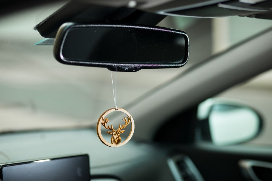 Natürlicher Autoduft aus Zirbe Hirsch