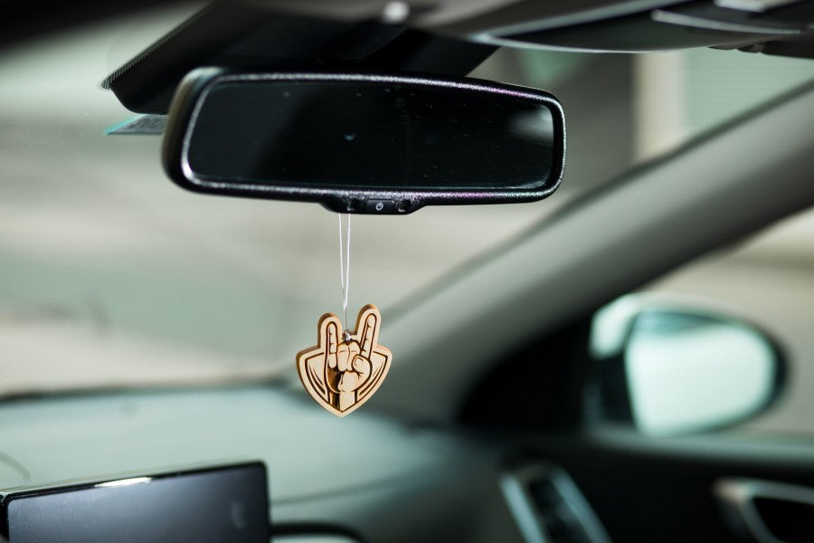 Natürlicher Autoduft aus Zirbe Rock on