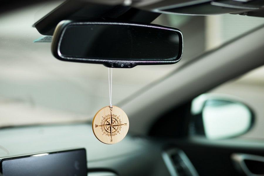 Natürlicher Autoduft aus Zirbe Kompass