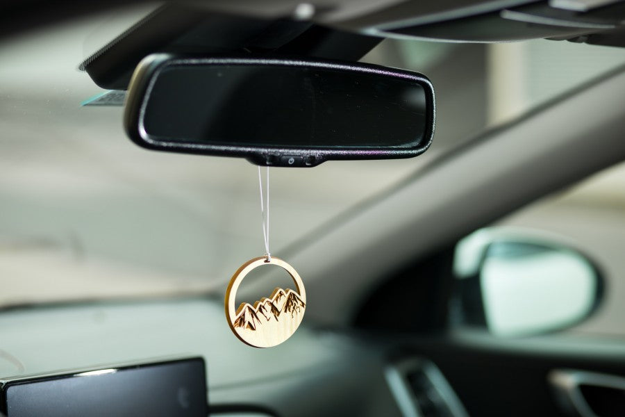 Natürlicher Autoduft aus Zirbe Berglandschaft