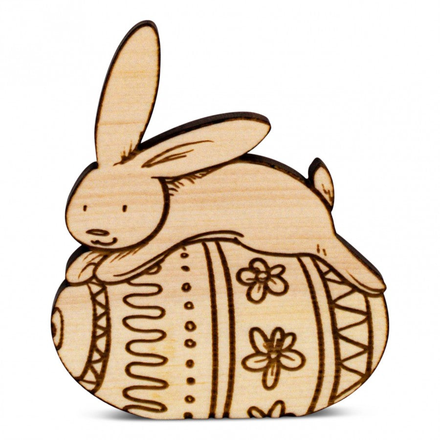 Zirbenhase Mini liegend auf Osterei 1