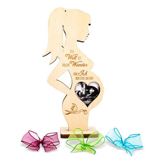 Schwangere Frau aus Zirbe Die Welt ist voller Wunder