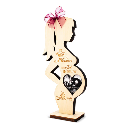 Schwangere Frau aus Zirbe Die Welt ist voller Wunder