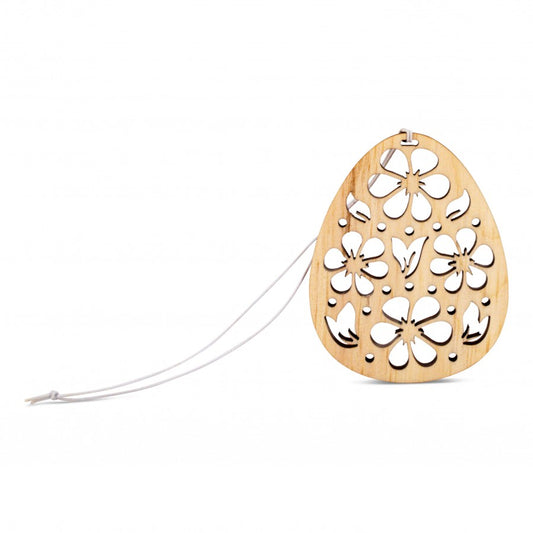 Osterschmuck aus Zirbe Blumen ausgeschnitten